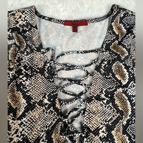Red by BKE | Snake Print Top - Picture 3 of 7